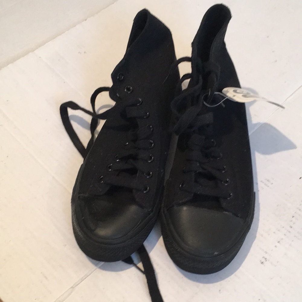 NWT NOBO men’s black canvas sneakers